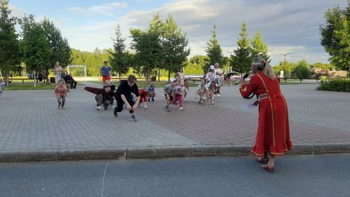 В Верхнем Услоне подростков пригласили поиграть в народные игры