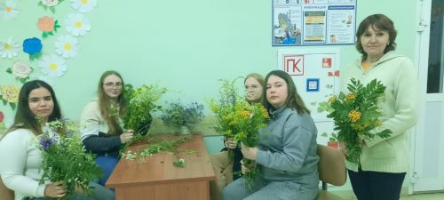 В Кильдееве прошел мастер-класс по созданию цветочных композиций