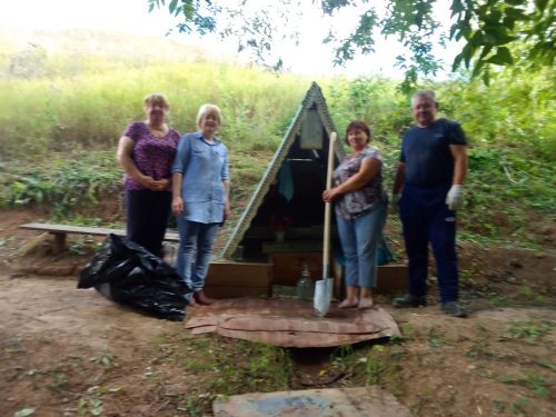 Жители Макулова провели экоакцию «Живи родник, живи!»