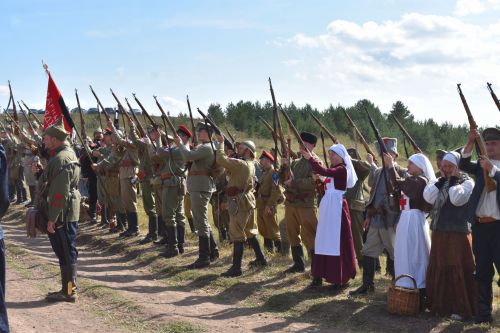 В Верхнем Услоне прошел юбилейный военно-исторический фестиваль «Рождение легендарной и непобедимой»