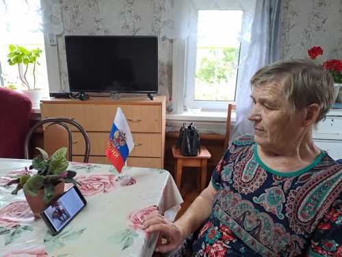 Соцработники района рассказали своим подопечным о Дне Государственного флага России