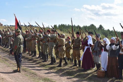 В Верхнем Услоне прошел юбилейный военно-исторический фестиваль «Рождение легендарной и непобедимой»