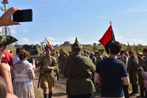 В Верхнем Услоне прошел юбилейный военно-исторический фестиваль «Рождение легендарной и непобедимой»
