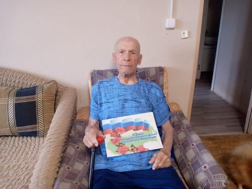 Соцработники района рассказали своим подопечным о Дне Государственного флага России