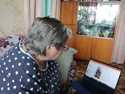 Соцработники района рассказали своим подопечным о Дне Государственного флага России