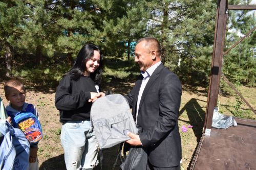 В Верхнем Услоне прошла акция «Соберем детей в школу»