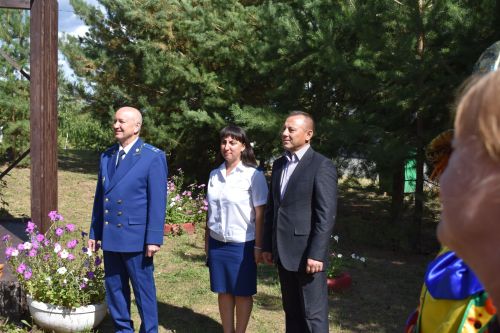 В Верхнем Услоне прошла акция «Соберем детей в школу»