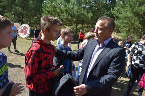 В Верхнем Услоне прошла акция «Соберем детей в школу»