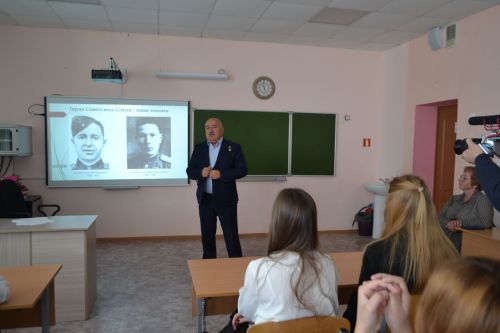Герой России Геворк Исаханян провел Урок мужества в Верхнеуслонской гимназии и посетил Музей памяти