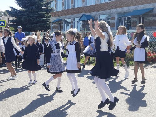 Небывалый набор: В Печищах в первый класс пошли 10 ребят
