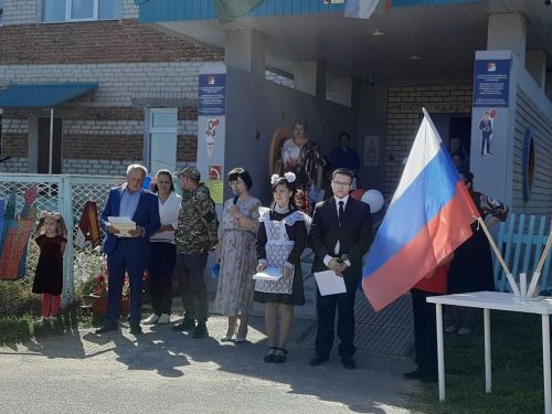 Небывалый набор: В Печищах в первый класс пошли 10 ребят