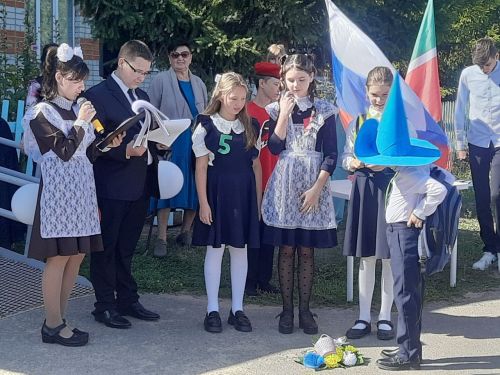 Небывалый набор: В Печищах в первый класс пошли 10 ребят