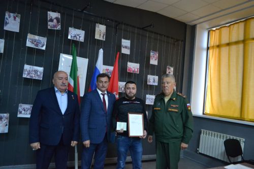 Герой России Геворк Исаханян провел Урок мужества в Верхнеуслонской гимназии и посетил Музей памяти