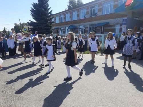 Небывалый набор: В Печищах в первый класс пошли 10 ребят