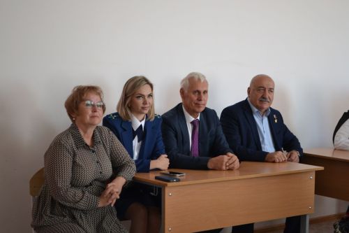 Герой России Геворк Исаханян провел Урок мужества в Верхнеуслонской гимназии и посетил Музей памяти