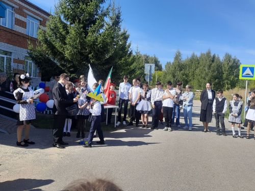 Небывалый набор: В Печищах в первый класс пошли 10 ребят
