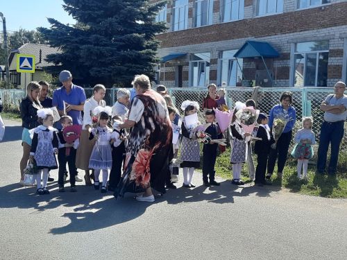 Небывалый набор: В Печищах в первый класс пошли 10 ребят