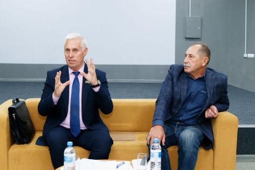Перед молодыми избирателями выступили Сергей Осянин и Виктор Постников