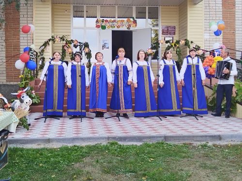Вокальный коллектив из Кильдеева выступил на Дне села в Больших Мемях