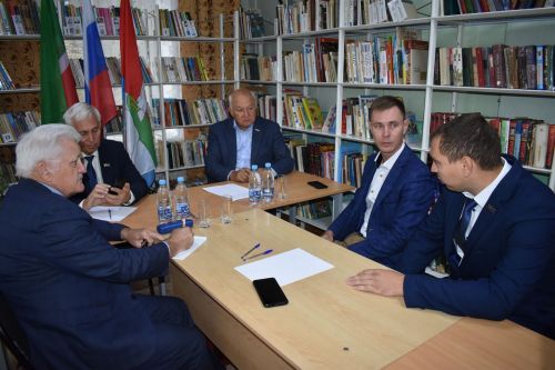 Депутаты трех уровней провели прием граждан в Макулове