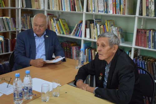 Депутаты трех уровней провели прием граждан в Макулове