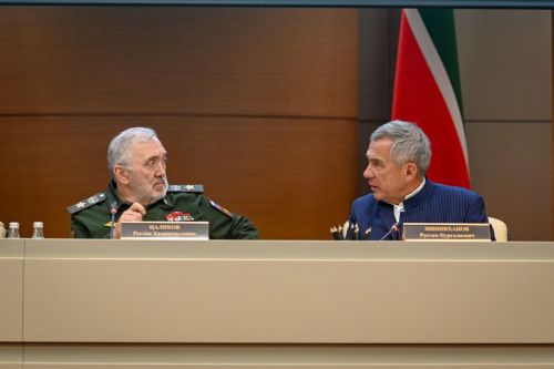 Рустам Минниханов, Руслан Цаликов и Игорь Комаров посетили центры «Патриот» и «Батыр» в Казани