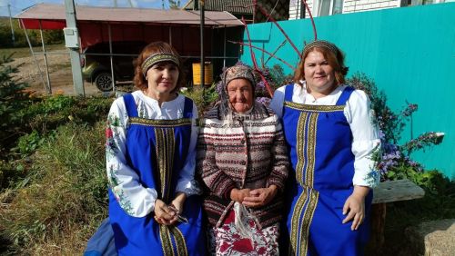 Пожилым жителям Харино подарили душевный концерт