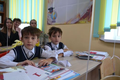День знаний в Верхнеуслонской гимназии имени Героя Советского Союза Набиуллы Зиннурова (фоторепортаж)