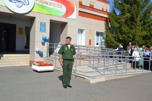 День знаний в Верхнеуслонской гимназии имени Героя Советского Союза Набиуллы Зиннурова (фоторепортаж)