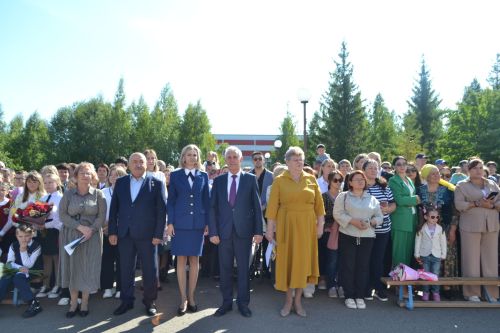 День знаний в Верхнеуслонской гимназии имени Героя Советского Союза Набиуллы Зиннурова (фоторепортаж)