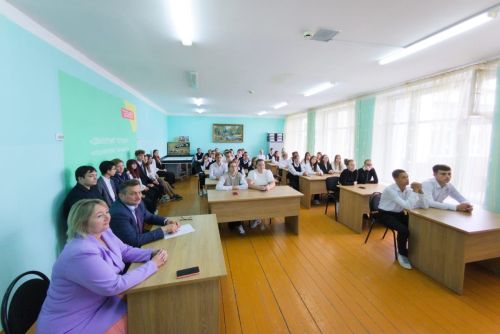 Район башлыгы мәктәптә дәрес үткәрде