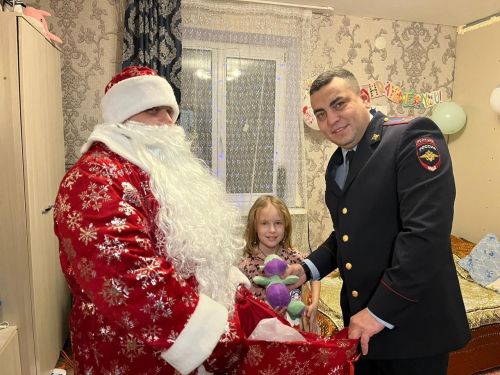 Начальники Управления сельского хозяйства, ГИБДД и предприниматель исполнили желания верхнеуслонских детей