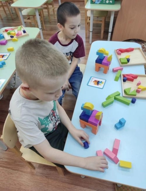 “Кояшкай балалар бакчасы балалары “Акыллы Уеннар” уйныйлар