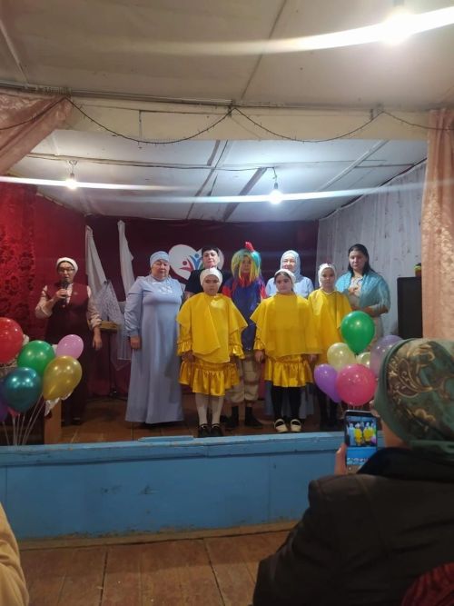 Яңа Юлда әниләрне котладылар