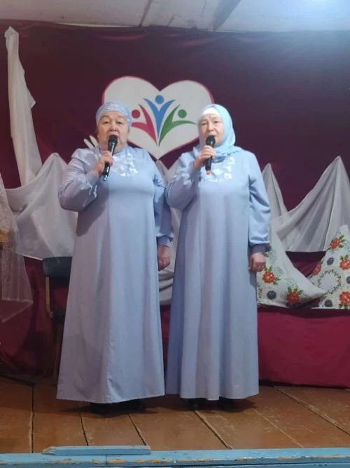 Яңа Юлда әниләрне котладылар