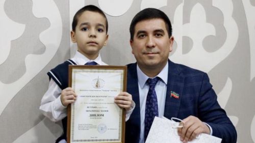 Первоклассник из Макулова стал победителем конкурса «Душевное тепло мамы»