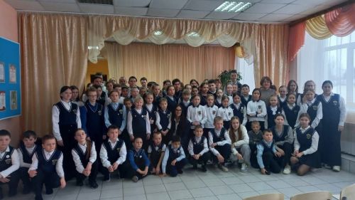 В Макуловской школе прошла встреча с бывшей выпускницей
