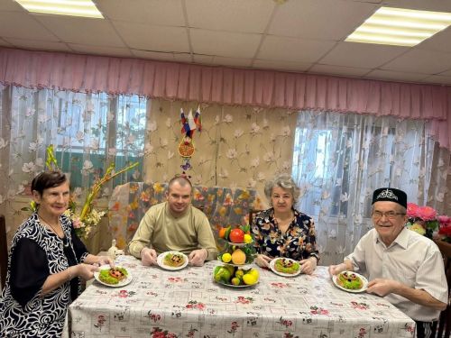 Югары Ослан интернат-йортында өлкәннәр һәм инвалидлар өчен фуд-арт буенча мастер-класс үткәрелде