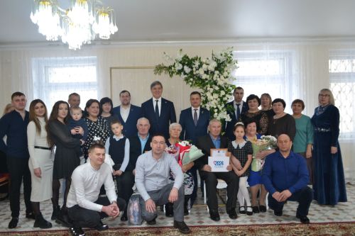 В Год семьи родных обнимем: В Верхнем Услоне чествовали супругов Драгуновых и Софроновых - золотых юбиляров семейной жизни