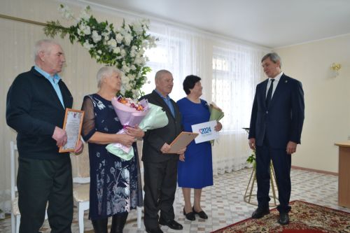 В Год семьи родных обнимем: В Верхнем Услоне чествовали супругов Драгуновых и Софроновых - золотых юбиляров семейной жизни