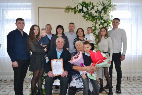 В Год семьи родных обнимем: В Верхнем Услоне чествовали супругов Драгуновых и Софроновых - золотых юбиляров семейной жизни