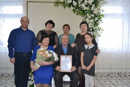 В Год семьи родных обнимем: В Верхнем Услоне чествовали супругов Драгуновых и Софроновых - золотых юбиляров семейной жизни