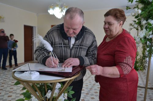 Супругов Барсуковых из Шеланги поздравили с золотой свадьбой