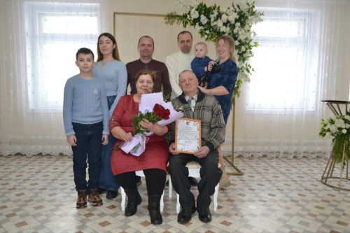 Супругов Барсуковых из Шеланги поздравили с золотой свадьбой