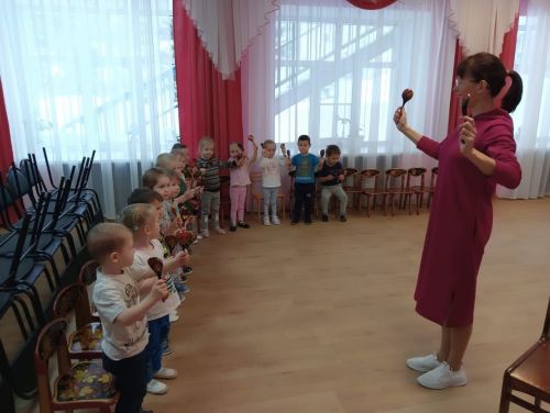 “Каенкай” балалары агач кашыктан көй чыгара