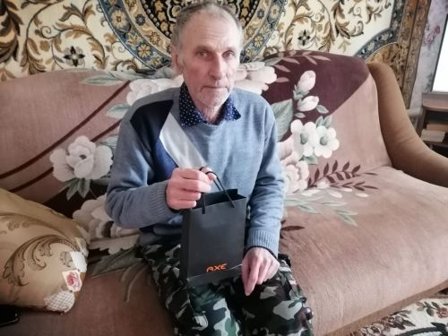 Соцработники поздравили своих подопечных с Днем защитника Отечества