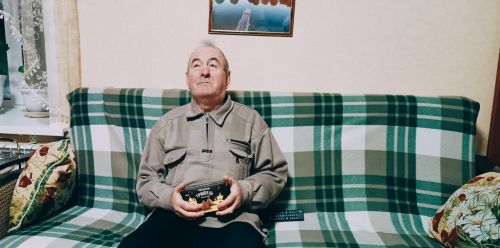 Соцработники поздравили своих подопечных с Днем защитника Отечества