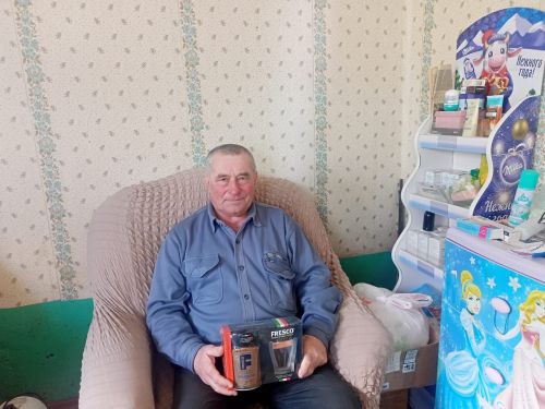 Соцработники поздравили своих подопечных с Днем защитника Отечества