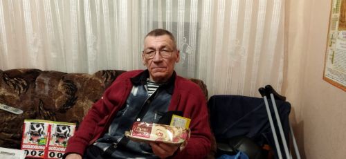Соцработники поздравили своих подопечных с Днем защитника Отечества