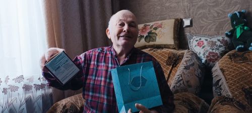 Соцработники поздравили своих подопечных с Днем защитника Отечества